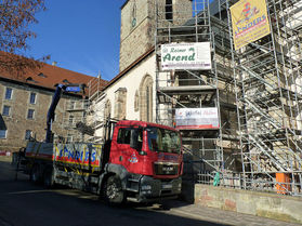 Abbau des Gerüstes an der Südseite (Foto: Karl-Franz Thiede)